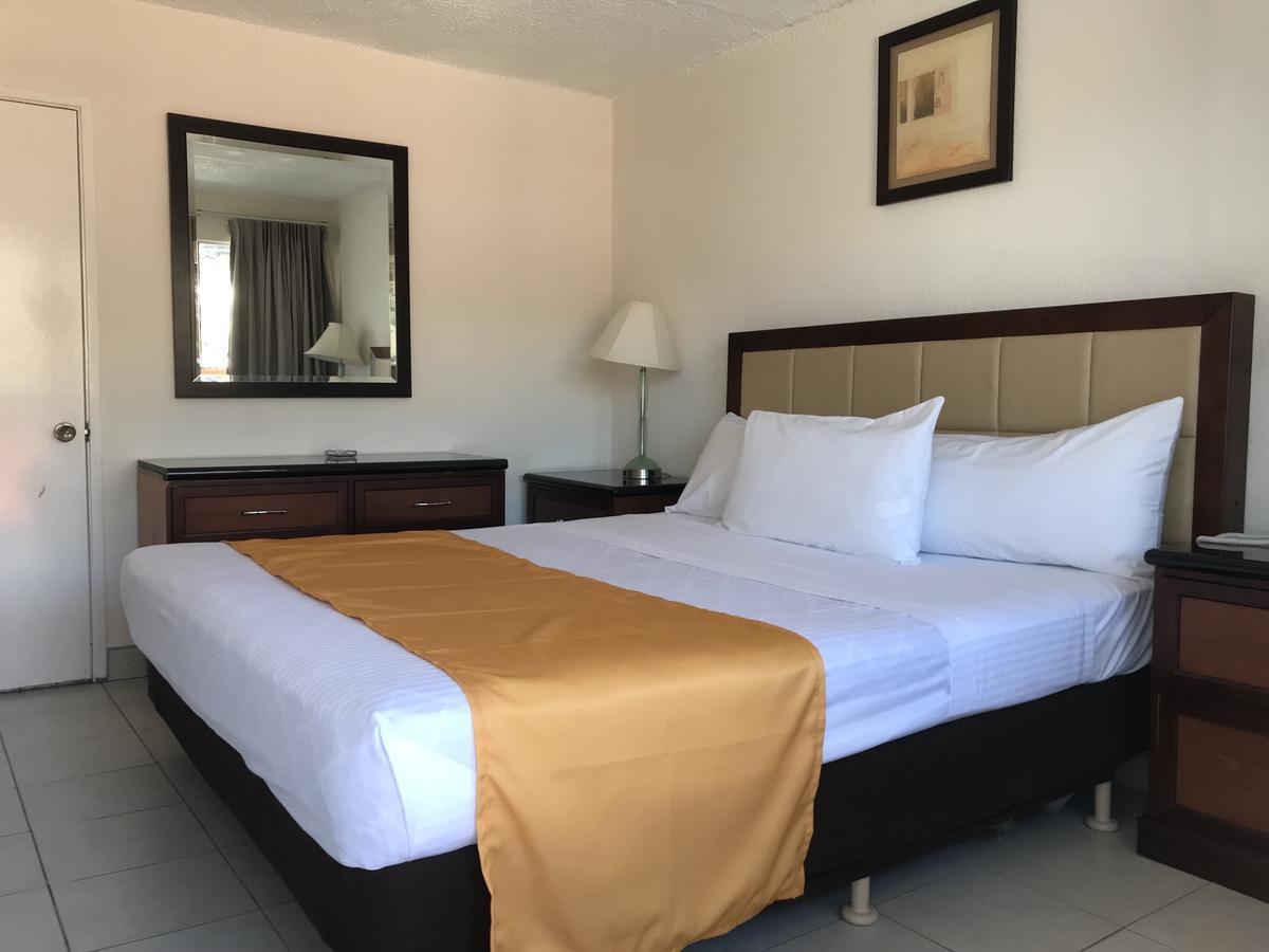 Hotel Guillen Jr Tijuana Exteriör bild